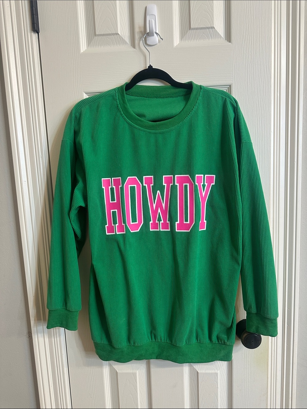 Source Unknown Green Crewneck Sweater with Pink HOWDY Graphic